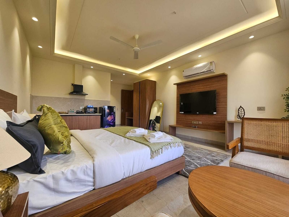 Hotel Dwellr