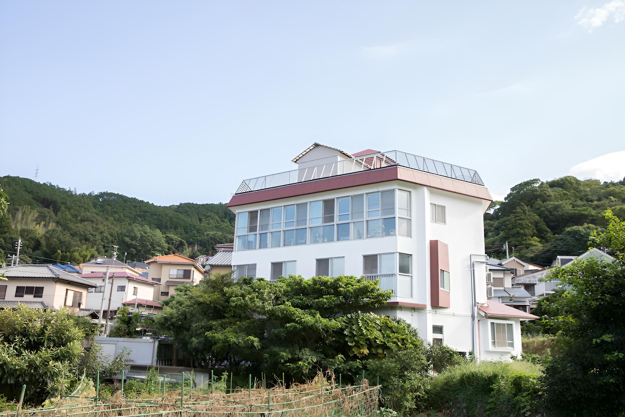 Atami Red House