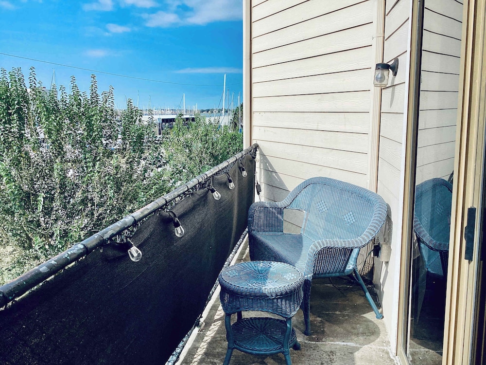 Marina Maison 2bdr Condo