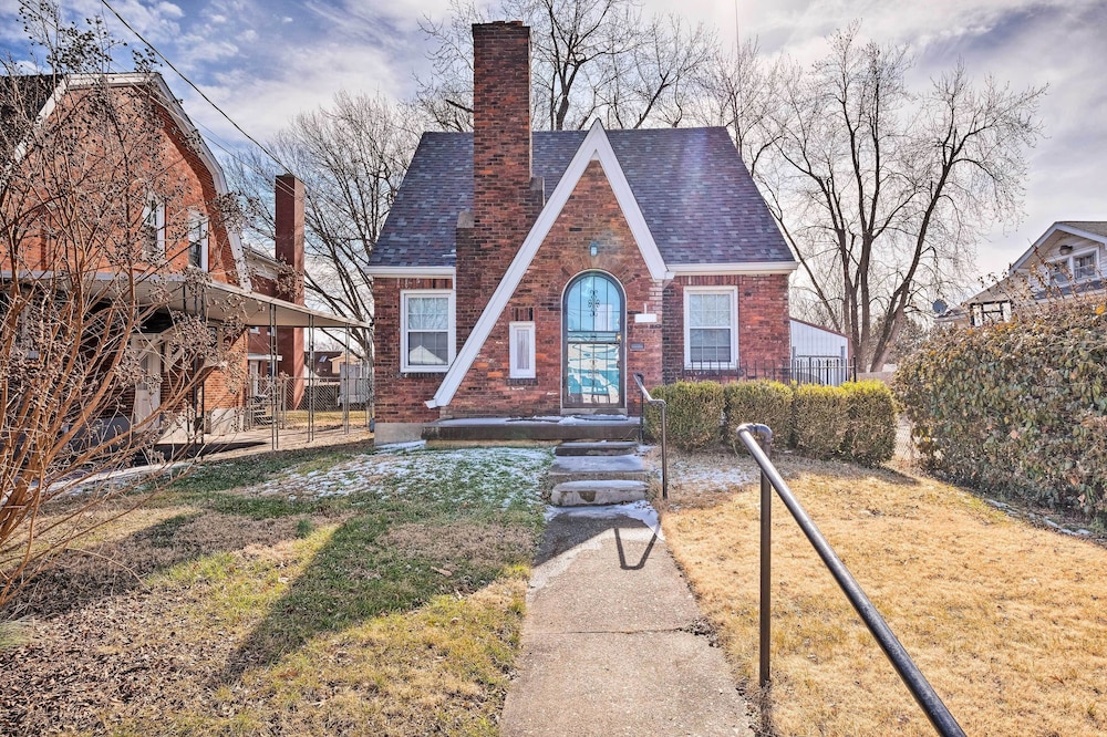 Pet-friendly Louisville Home: Near Distilleries!