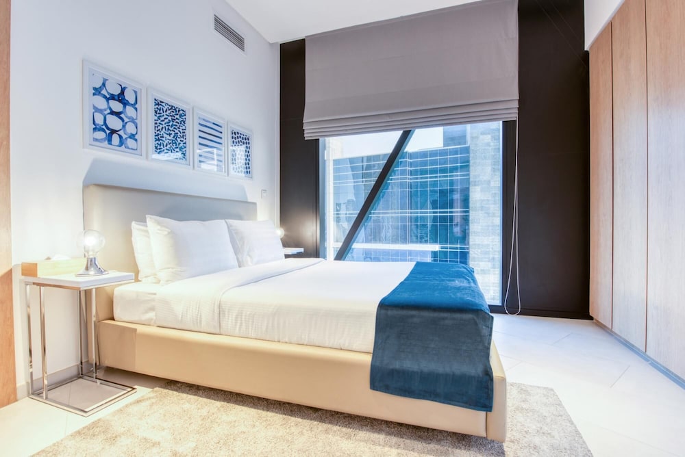 Smart and Contemporary Apt With Burj Khalifa View
