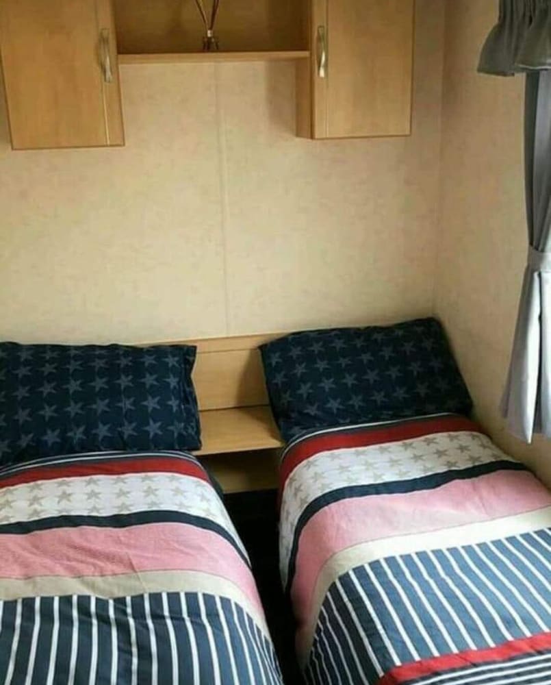 Captivating Three Bedroom Caravan tv in Each Room view 5