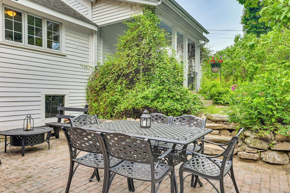 Historic Farmhouse Near Mountains & Colleges!