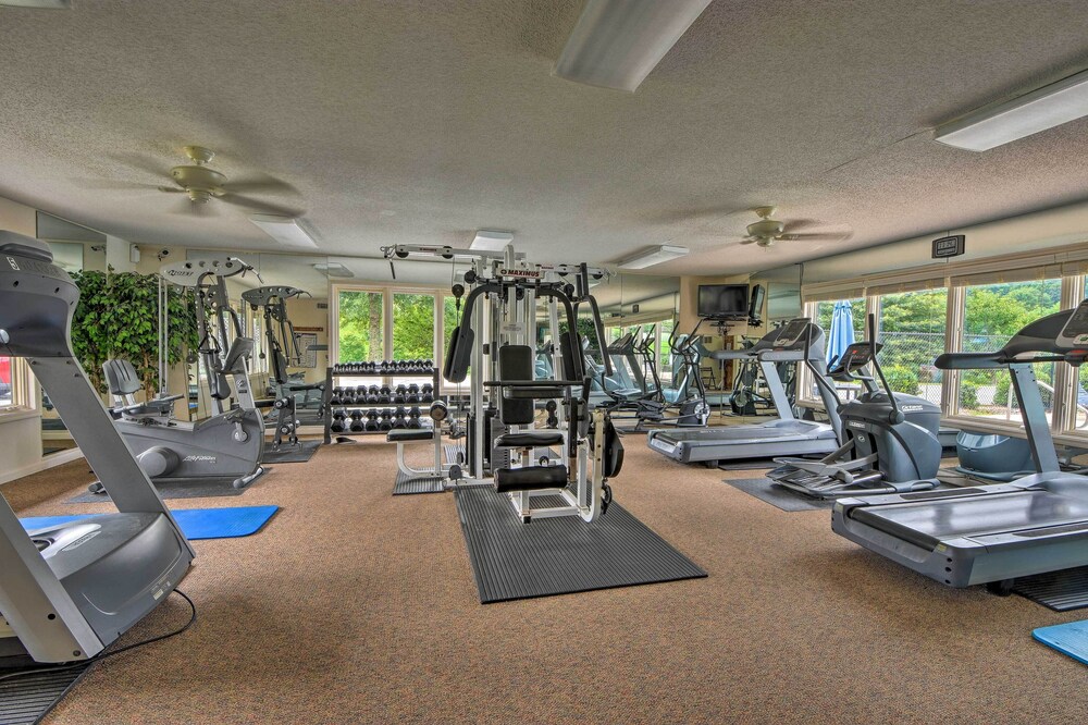 Serene Sky Valley Home w/ 180 Degree Mountain View