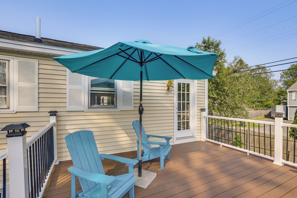 Coastal Retreat w/ Large Yard < 1 Mi to Dtwn Saco!