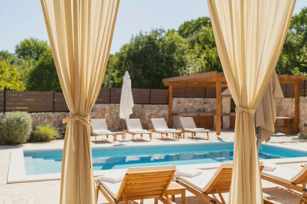 Lulu in Dobrinj With 4 Bedrooms and 4 Bathrooms