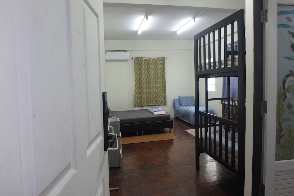 Rama 3 Sunrise Hostel