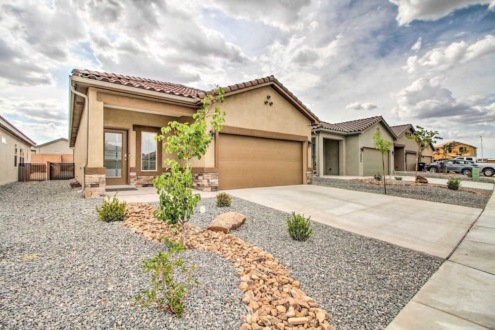 Family-friendly Rio Rancho Home Near Old Town view 5