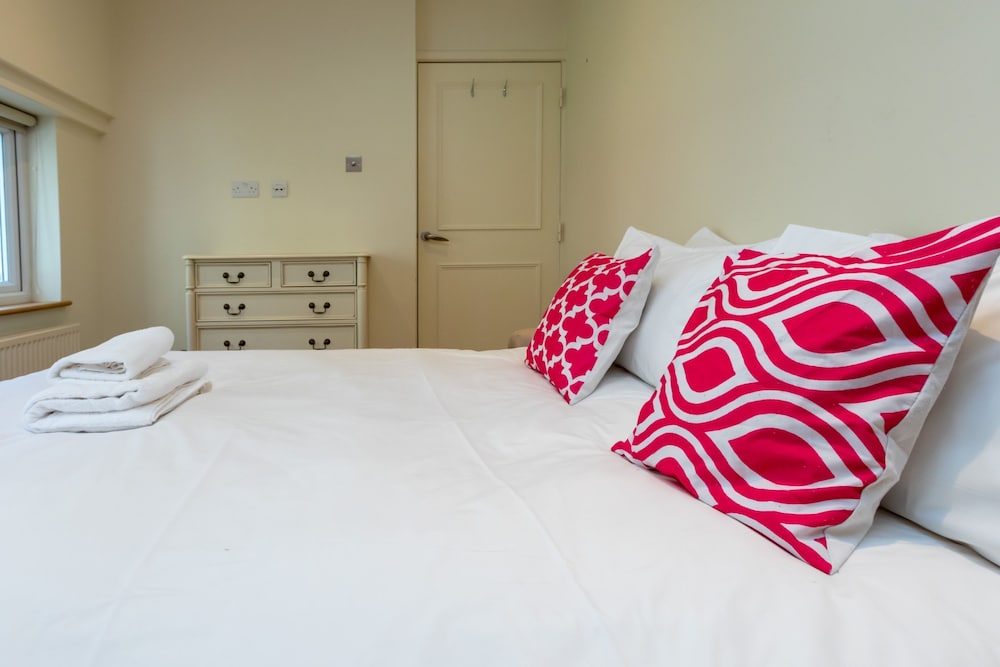 Modern and Bright 3 Bedroom House in Paddington