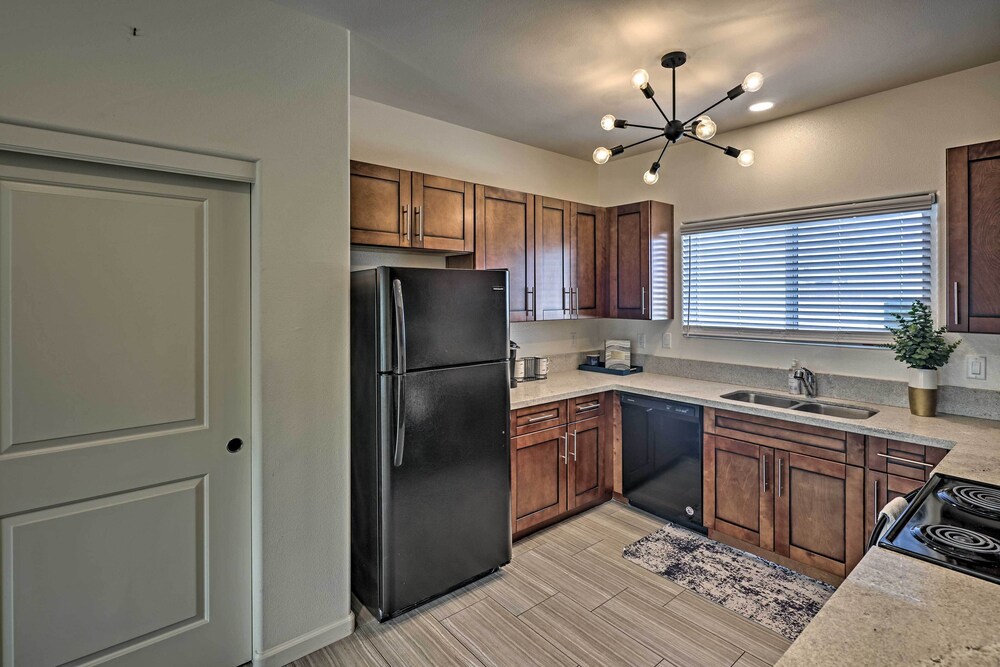 Lake Havasu City Home w/ Fire Pit ~ 2 Mi to Lake!