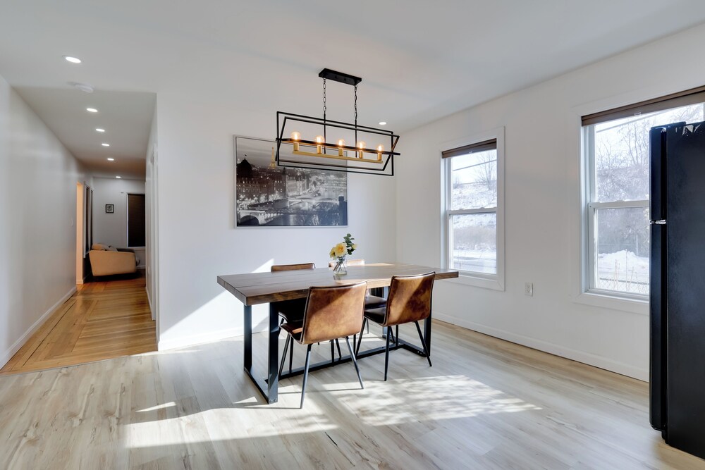Walk to Roger Williams Park: Apt in Providence!