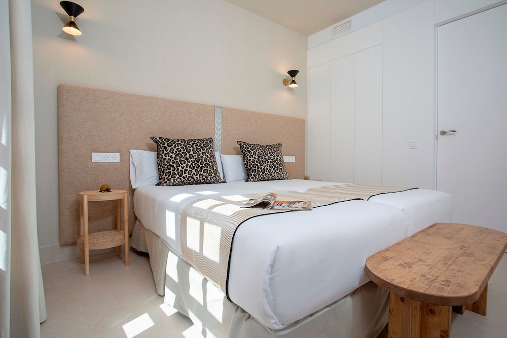 Exclusive Apartment in the Heart of Seville Tom s de Ibarra III