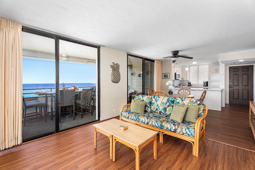 End Unit Oceanview Condo - Pool - Sauna & Tennis! - Vrkcv