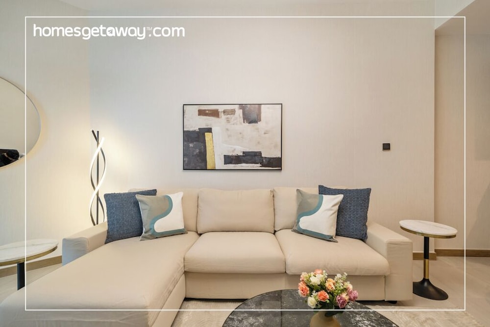 Modern 2BR – Canal-Side Elegance