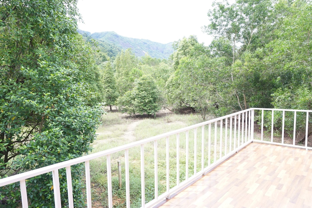 The White Village Ranong Resort