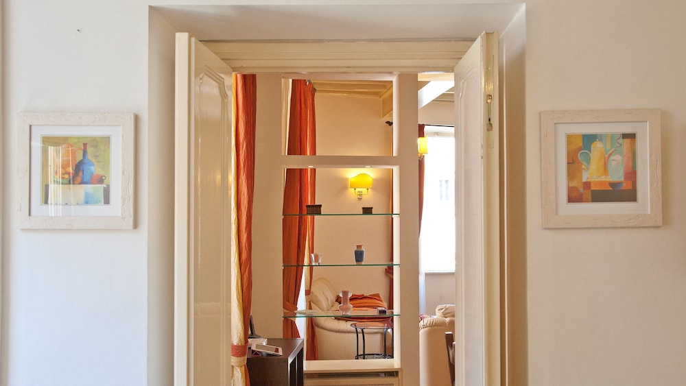 Rental in Rome Crociferi 1