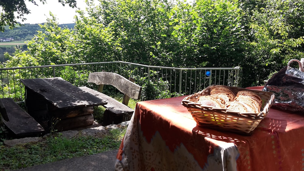 Johannishof Wine-Cafe & Guesthouse