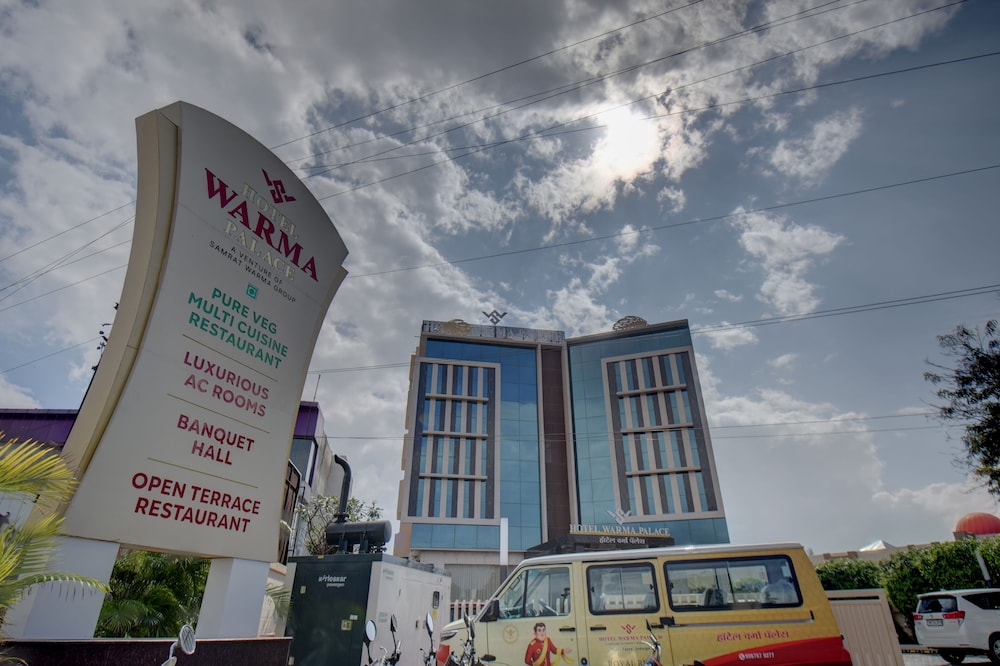 Hotel Warma Palace