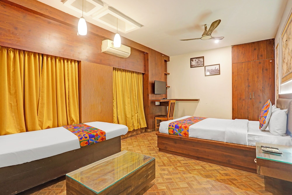 FabHotel Emerald Suites - Near MG Road Metro Station