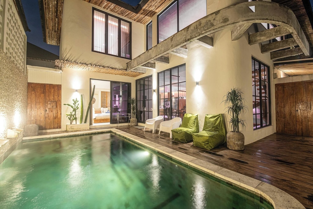 Chic 4-br Villa in Central Seminyak, Beach 5 Mins