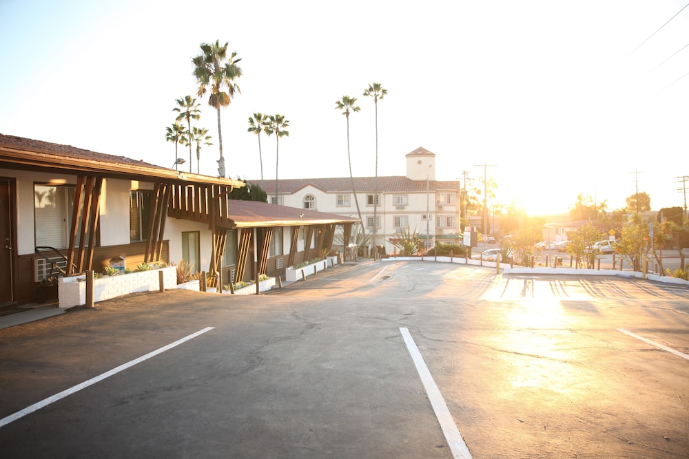 West Coast Surf and Stay