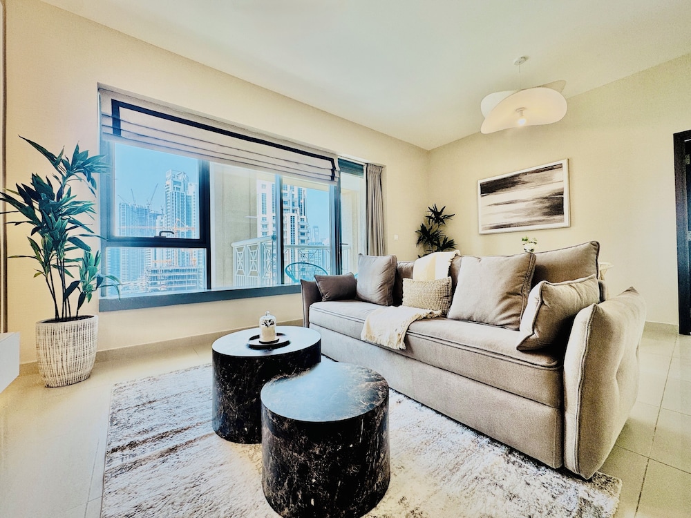 Venduras Sleek 1BR Near Burj Khalifa
