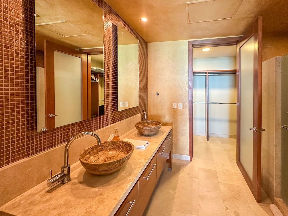 Tranquil Tides Oceanfront Family Oasis