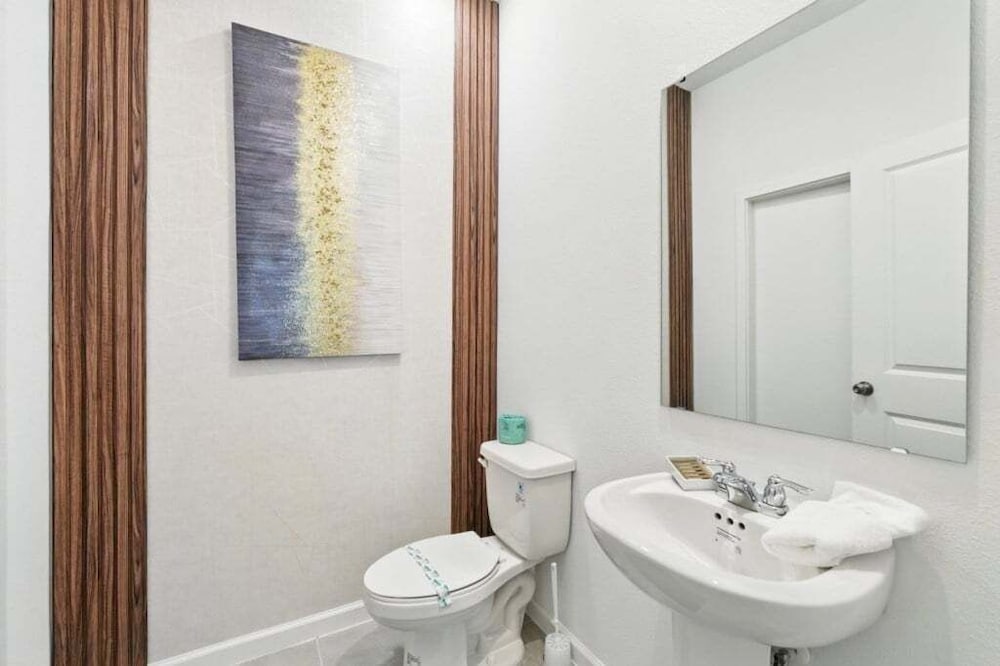 Beautiful Chic Radiance Home With Pool 5 Bedroom Townhouse