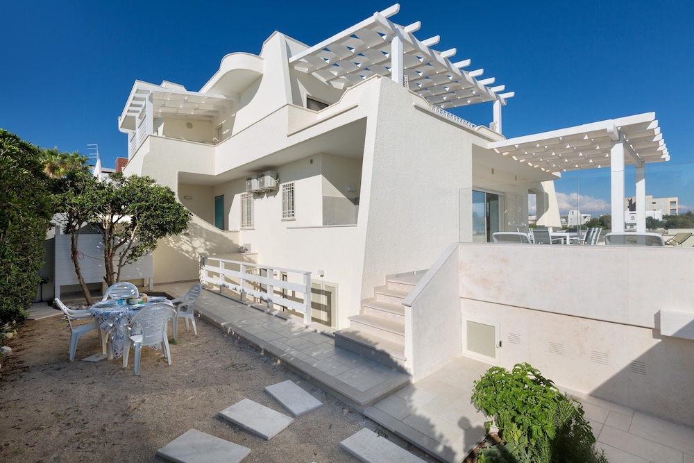 Villa Diamante en Maruggio — building