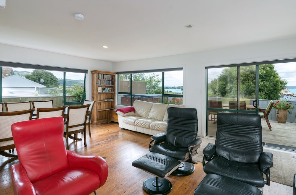 Lakeside City Apartments
