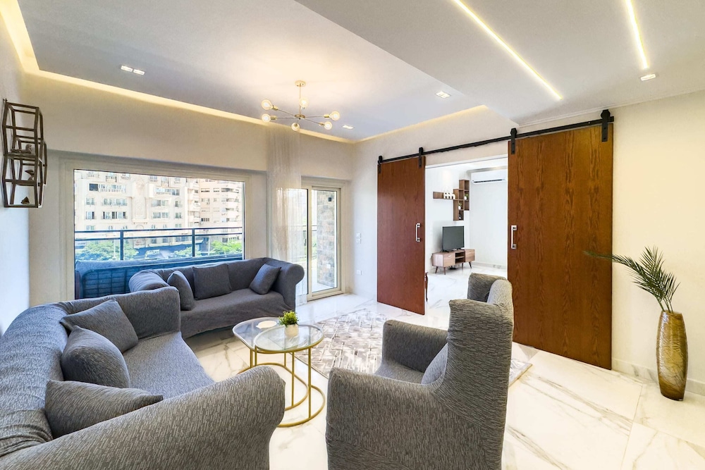 Xuru Stays I The 2bdr Emerald Pearl @ Heart of Heliopolis