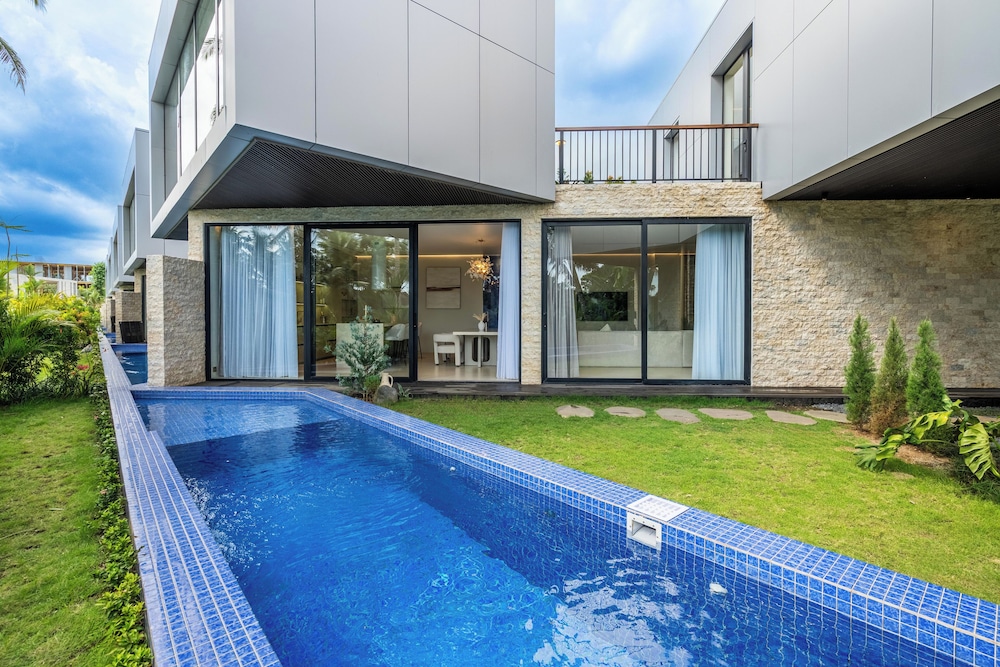 Hidden City Ubud - Modern Villas & Townhouses with Private Pools, Nature Views and Wellness Access