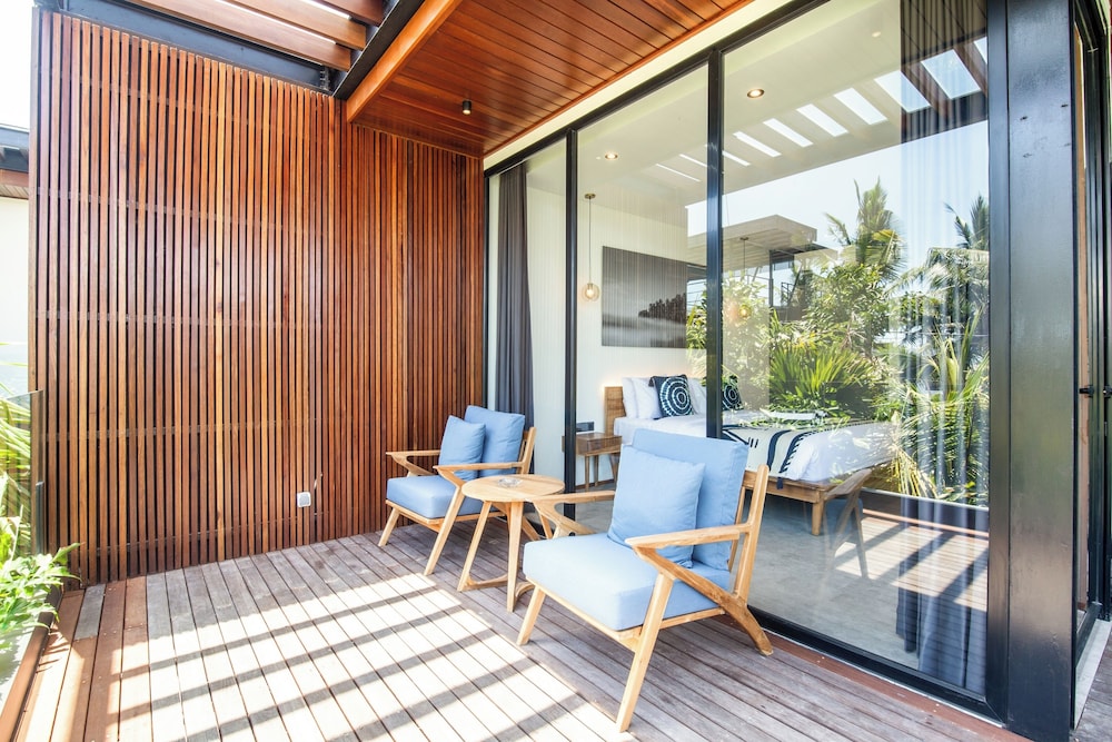 Seaside Escape: 4BR Villa, 190m to Canggu Beach
