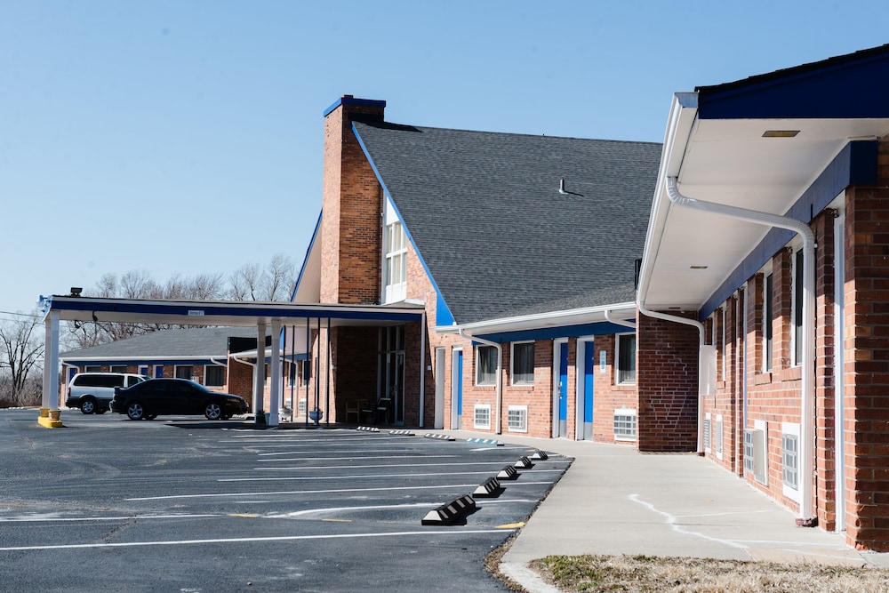 Grand View Plaza Inn & Suites
