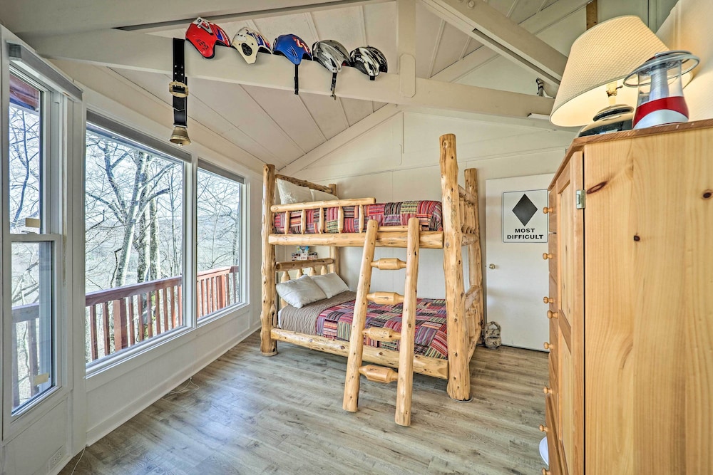Mountain Treehouse: A Unique Hilltop Hideaway view 3
