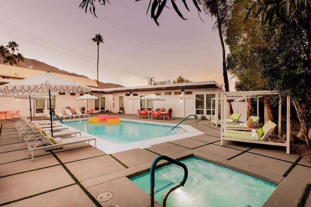 3 Private 1 Bedroom Units at The Wesley Sleeps 12