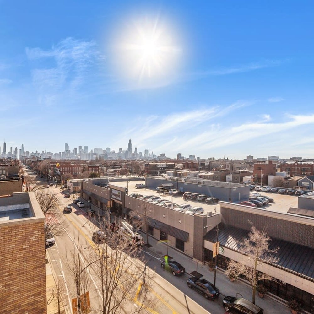 4-bedroom Penthouse w 2 Large Balconies Rooftop