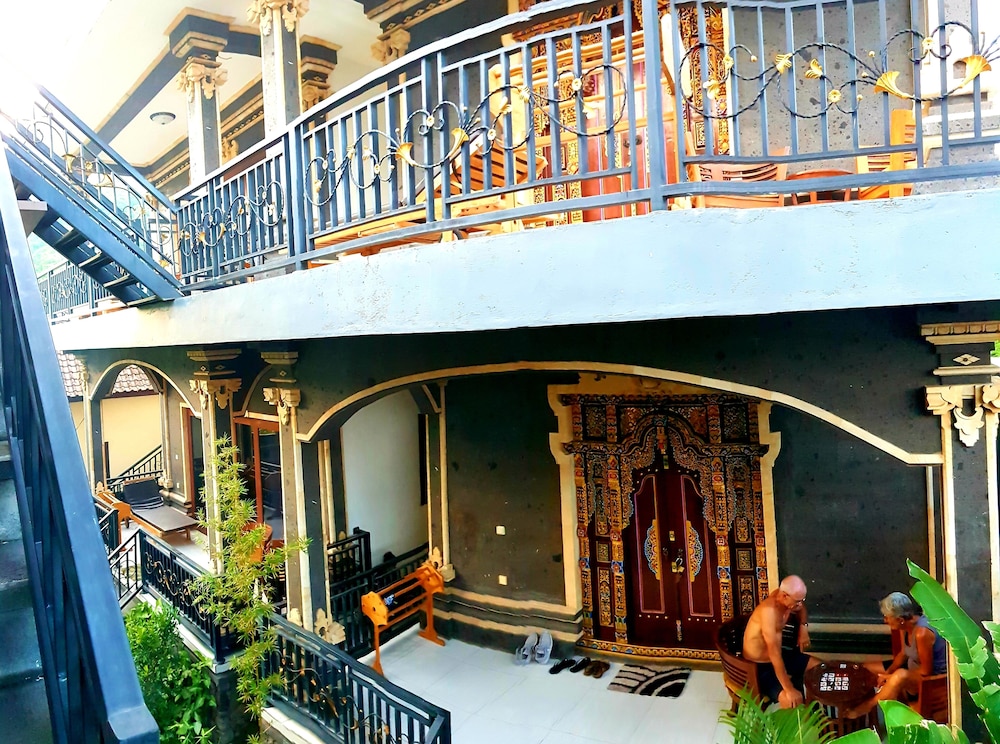 Amed Romance