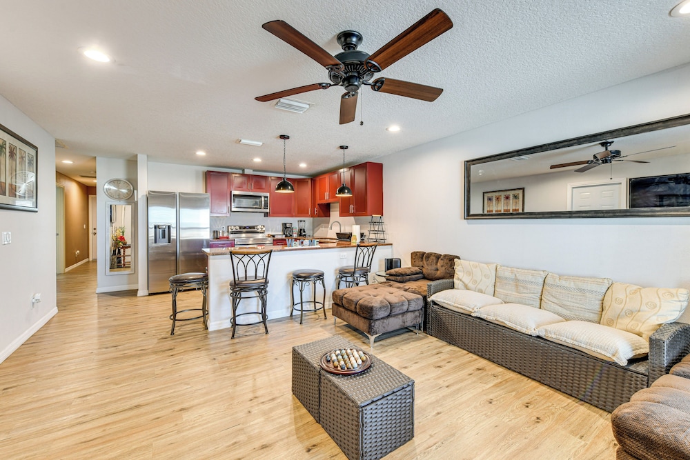 4 Mi to Bradenton Riverwalk: Cozy Home w/ Patio!