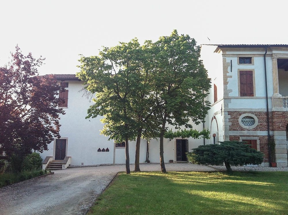 Relais Villa Gozzi B&B