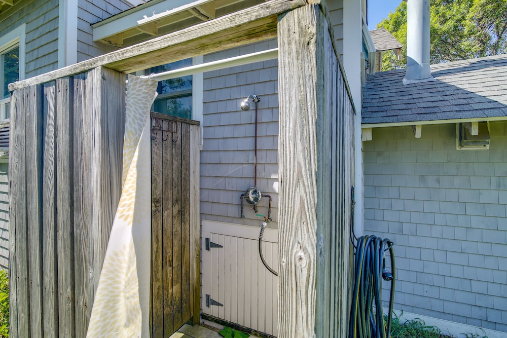 Charming Scituate Home w/ Deck - Walk to Beaches!