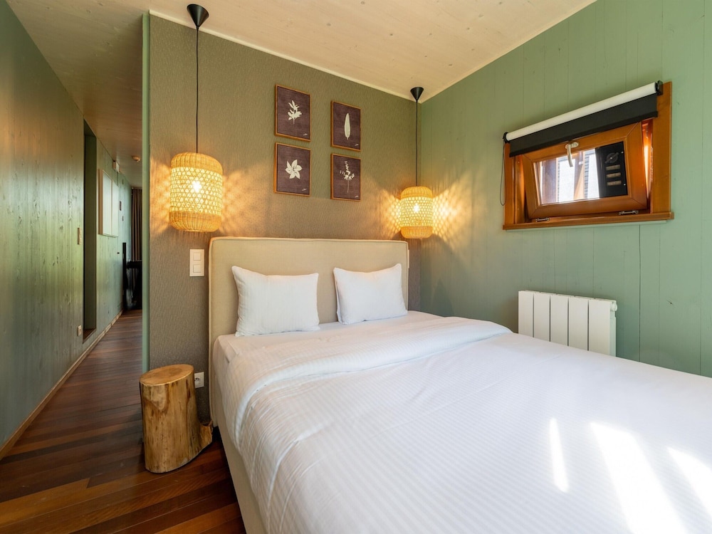 Belvilla Dreamy Lodge in the Woods