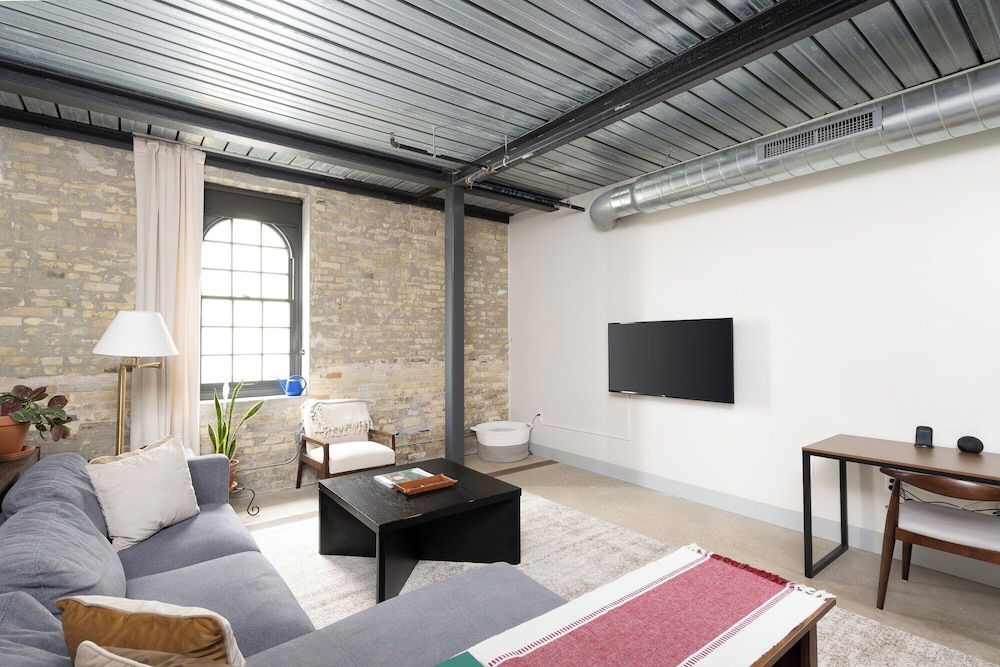 Brewery District Apartment Near Fiserv with Rooftop, Gym, and Parking