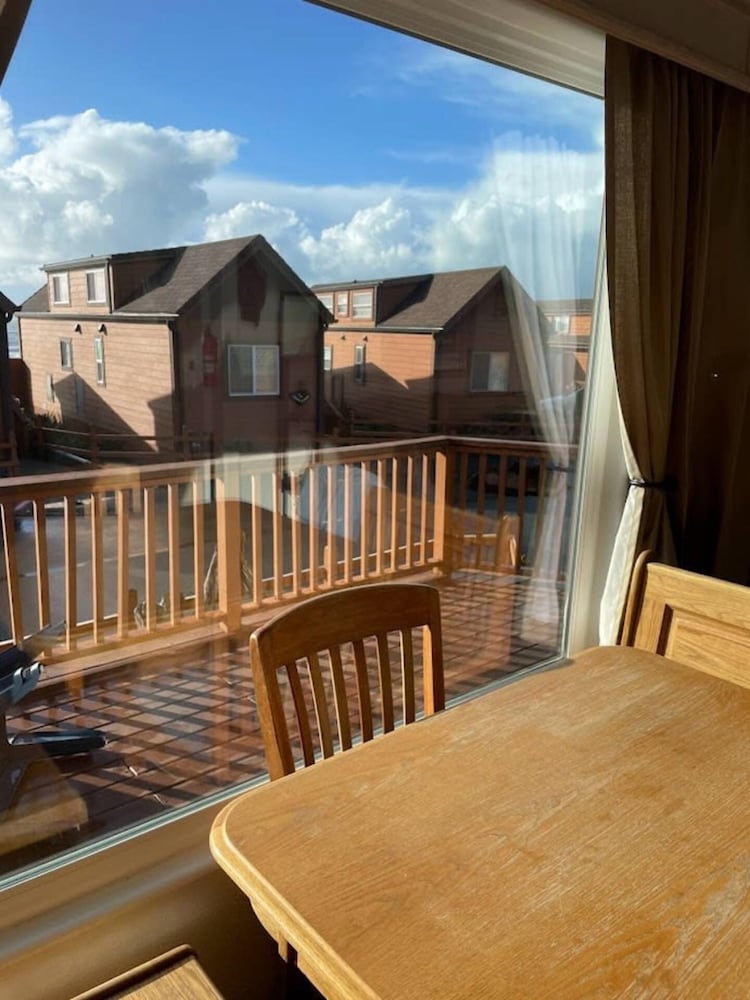 Oceanview Cabin 25 w Jacuzzi Plesant Views