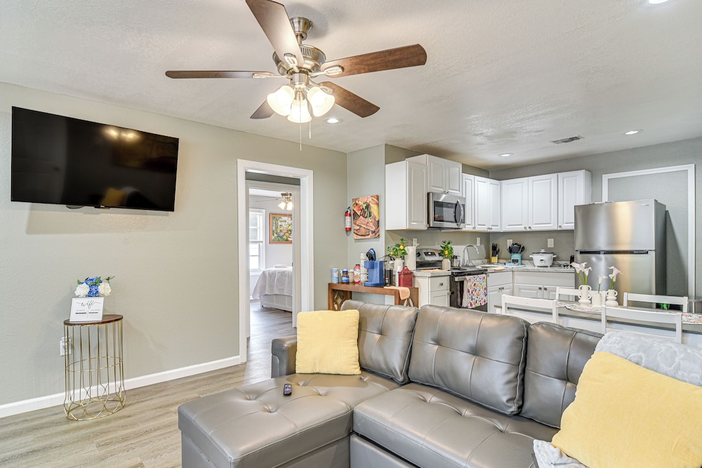 6 Mi to Busch Gardens: Family & Pet Friendly Home