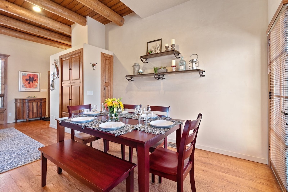 Villa Dos Niños - Explore Santa Fe, Walk Everywhere view 4