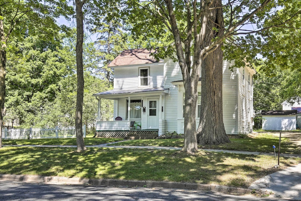 Family-friendly Menomonie Retreat: Walk to Town! view 4