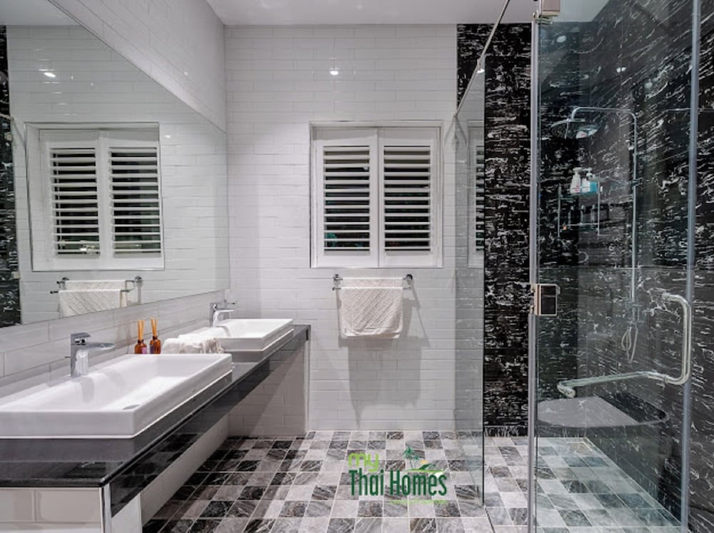 An Exceptional Luxury Villa Offering Amazing Lake View and Refined Living
