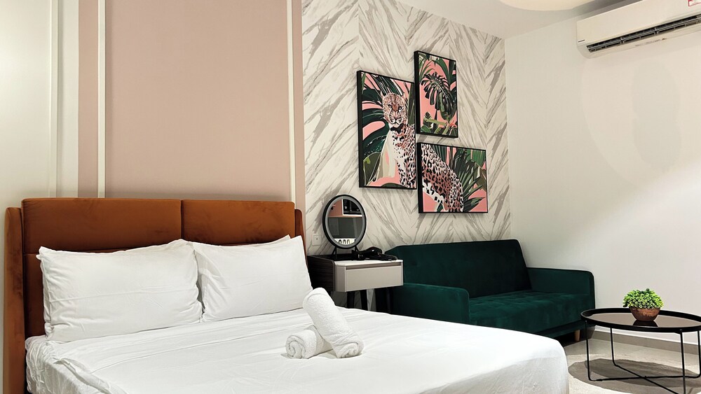 The Paxtonz by Manhattan Group