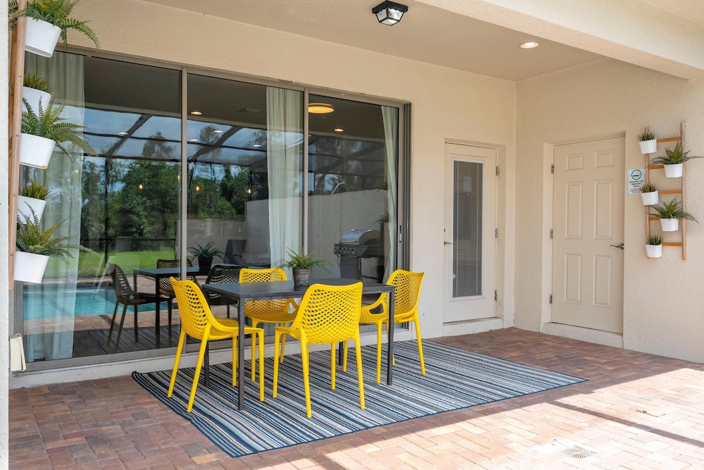 8822 GC - Fabulous 5BR Townhome: Pet Friendly